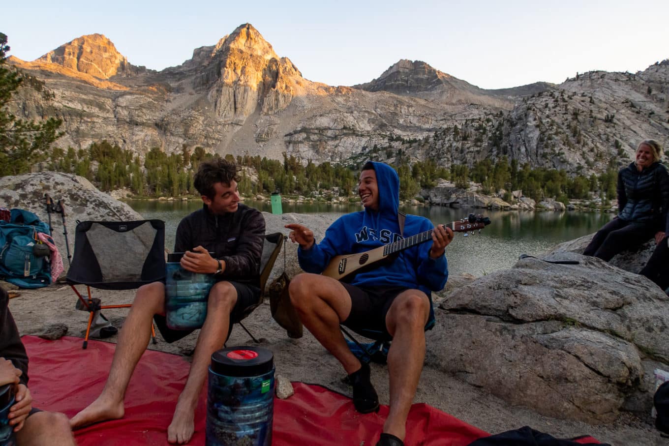 Backpackers in Kings Canyon National Park