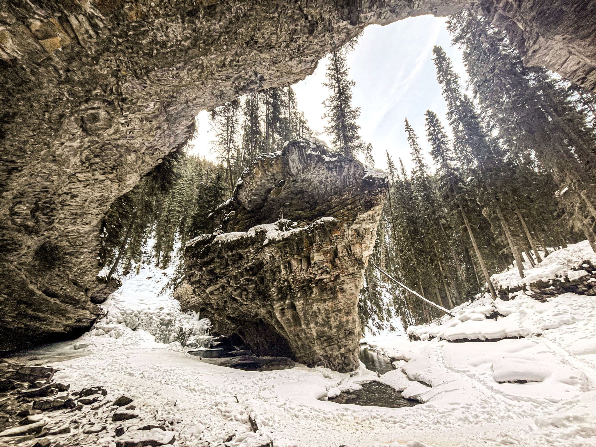 Famous river bend in Banff National Park with cliffs